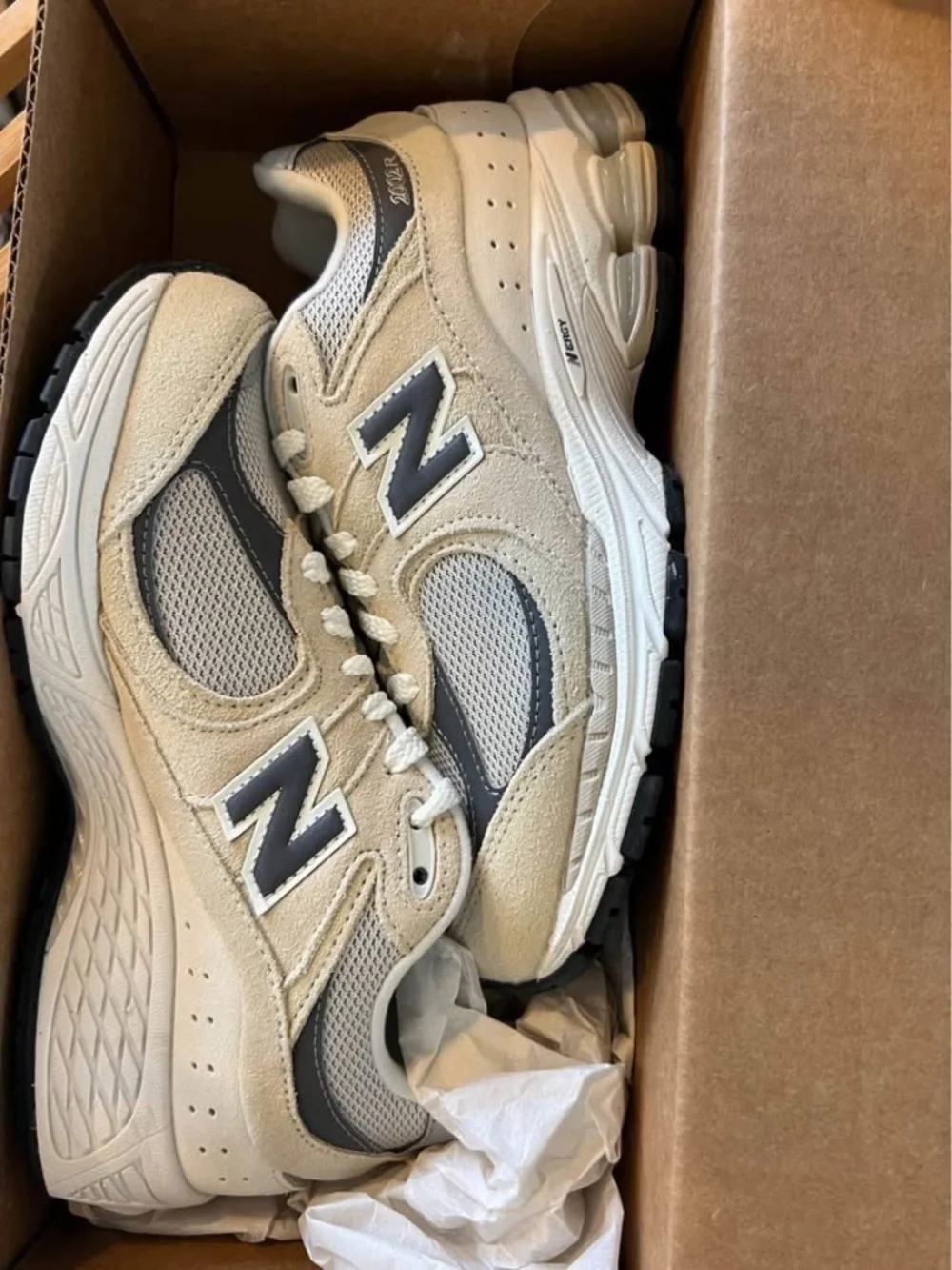 New Balance 2002R size 6 / new in box